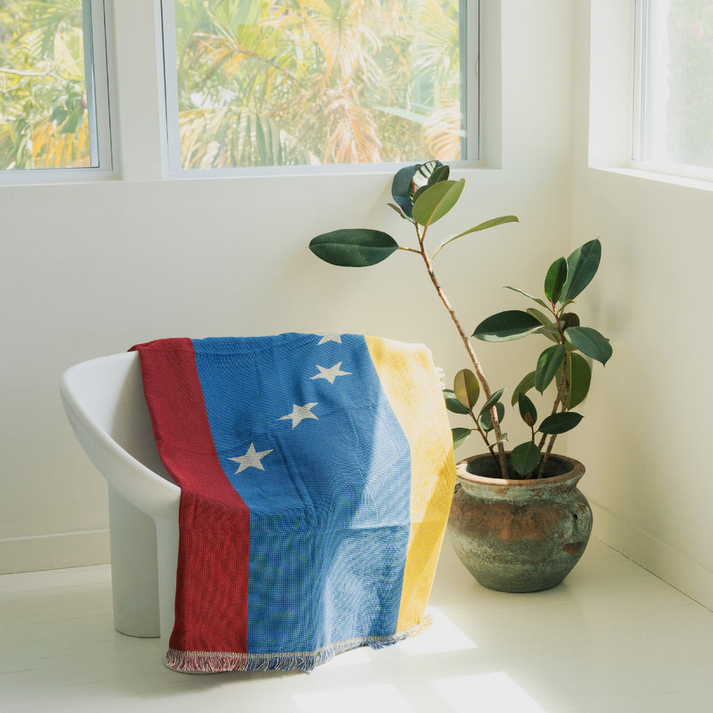 Manta tejida con la bandera de Venezuela de 7 estrellas | 127 x 187 cm